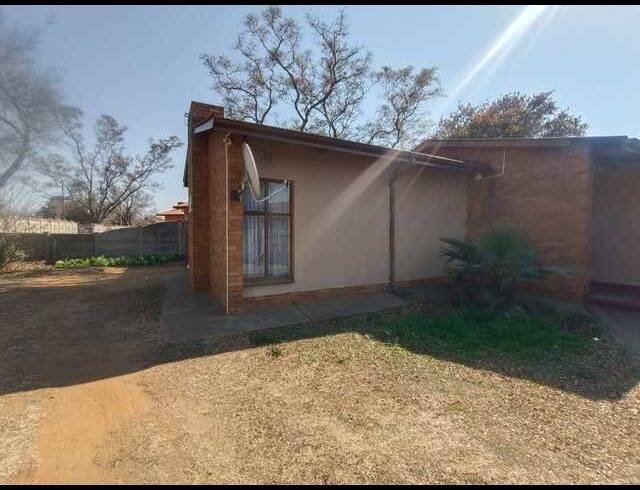 3 BEDROOM HOUSE FOR SALE IN VANDERBIJLPARK CE 5